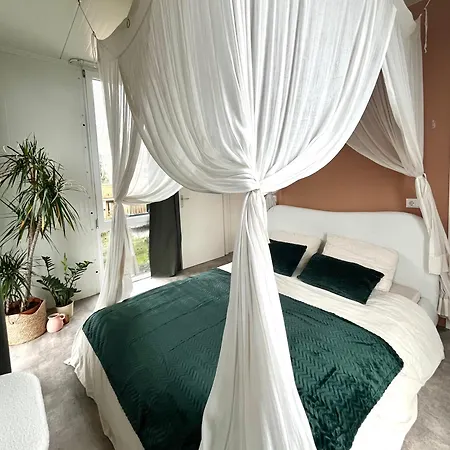 Retreatboat Bali Lithoijen