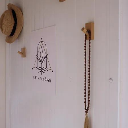 Retreatboat Bali ספינת מלון Lithoijen