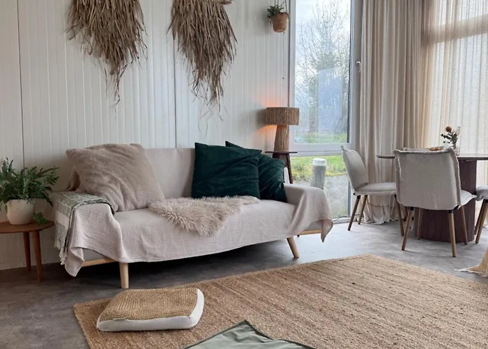 Botel Retreatboat Bali Lithoijen